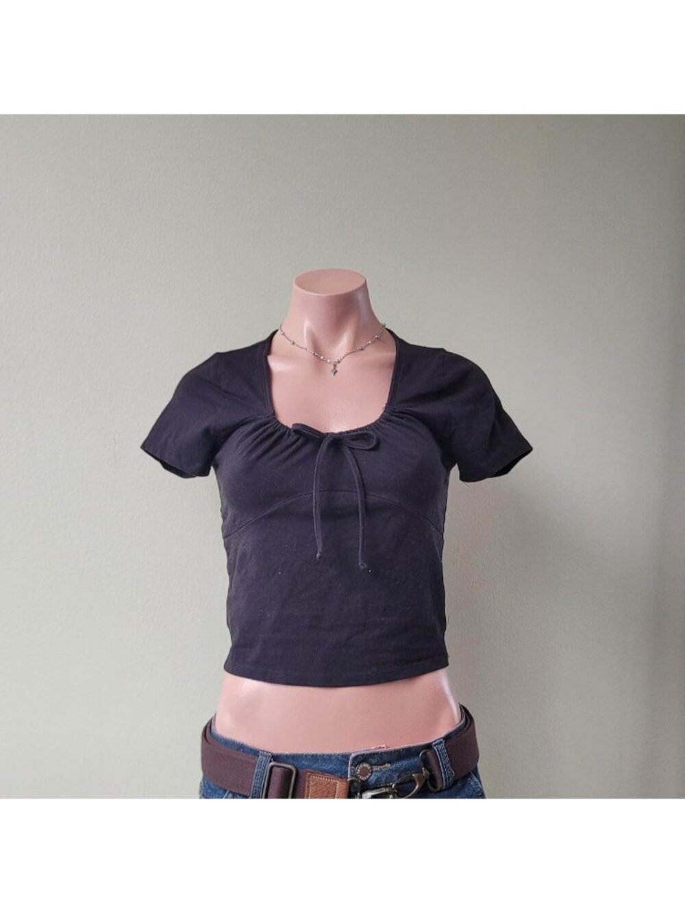 Black Cropped Scoop Neck Bow Accent Cap Sleeve Baby Tee (One Size)